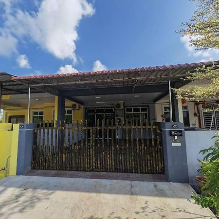 Mawar Homestay Netflix Cuckoo Mersing Exterior foto
